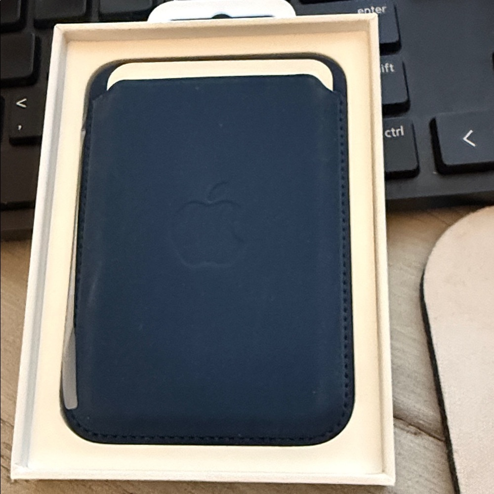 Apple Pacific Blue Leather Card Holder